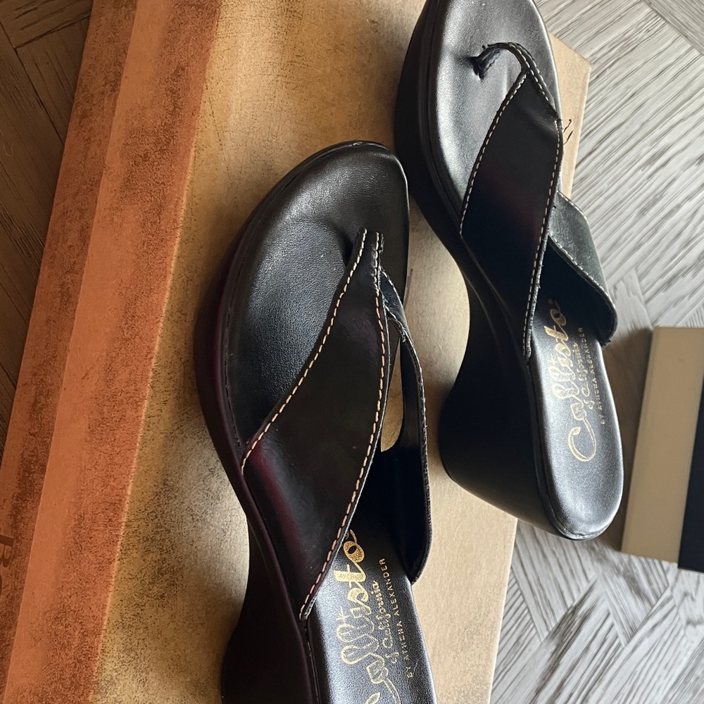 Callisto Black Leather Thong Flatform Sandal with Contrast Stitching - Picture 2 of 5